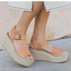 Soludos Minorca High Platform Sandal in Nude Size US 8